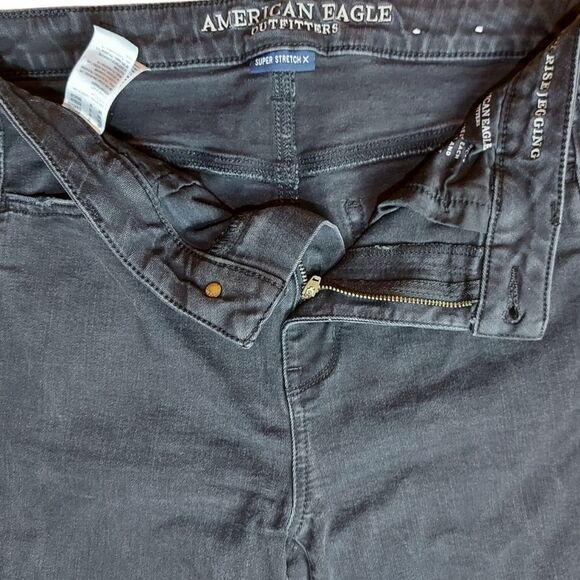 AE Super High Rise Black Distressed Cropped Jegging Size 10 - Picture 3 of 7